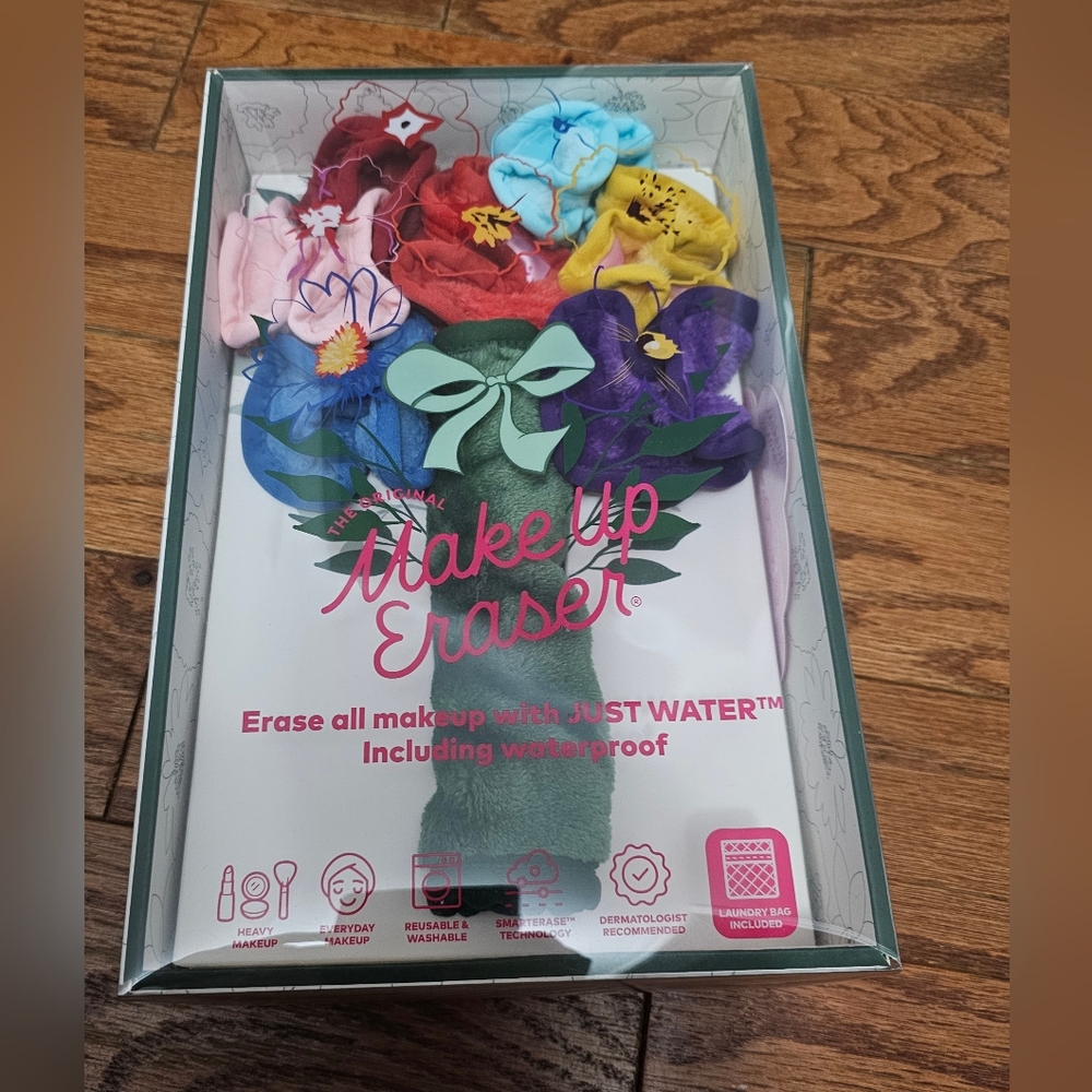The Original Make Up Eraser 8, Laundry Bag Included